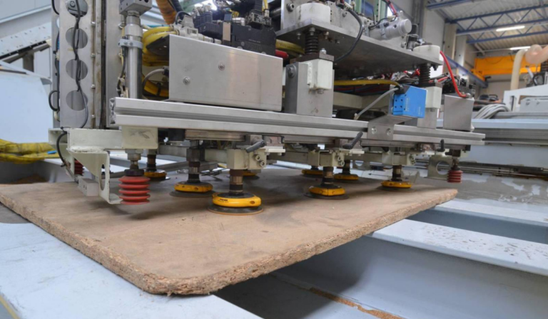 Wykonanie oprogramowania dla robota Kawasaki linii paletyzacji płyt LK1